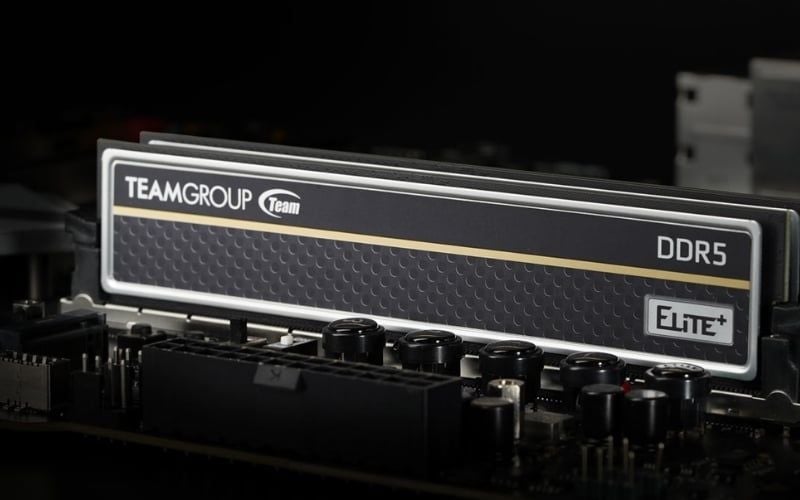 RAM TeamGroup được&nbsp;trang bị&nbsp;tản nhiệt nhôm tốt, giữ nhiệt độ ổn định và bền bỉ