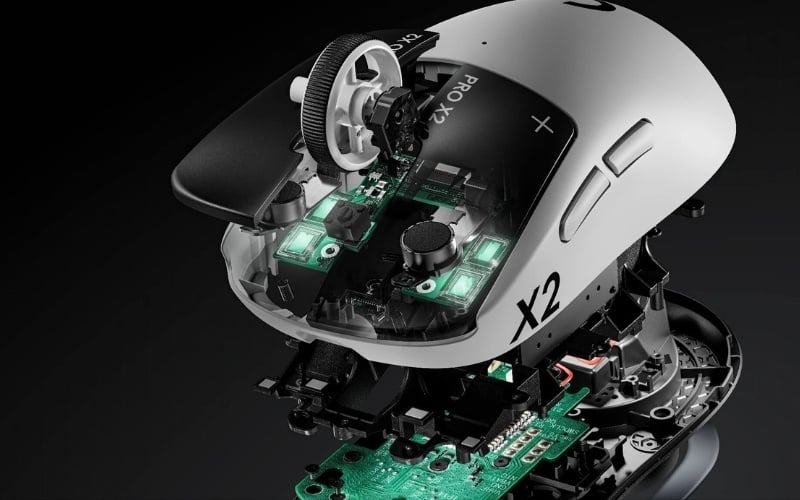 Mô tơ rung siêu nhỏ bên dưới nút bấm tái tạo cảm giác bấm chuột thông qua các rung động phản hồi xúc giác