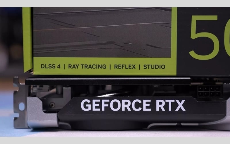 Khi bật đồng thời Ray Tracing và DLSS ở độ phân giải cao, phiên bản 8GB sẽ nhanh chóng bị quá tải