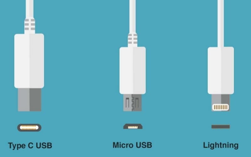 Chuẩn bị cáp sạc phù hợp với cổng kết nối trên laptop và điện thoại