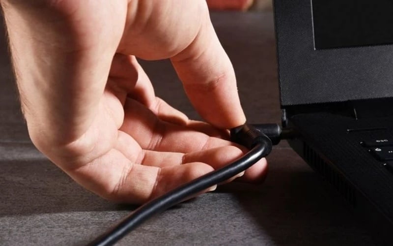 Laptop Acer hiện đại tích hợp mạch quản lý nguồn thông minh, tự động ngắt điện khi pin đầy