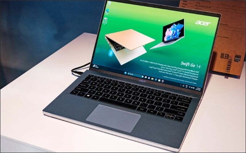 Bạn có thể sử dụng máy bình thường trong lúc sạc