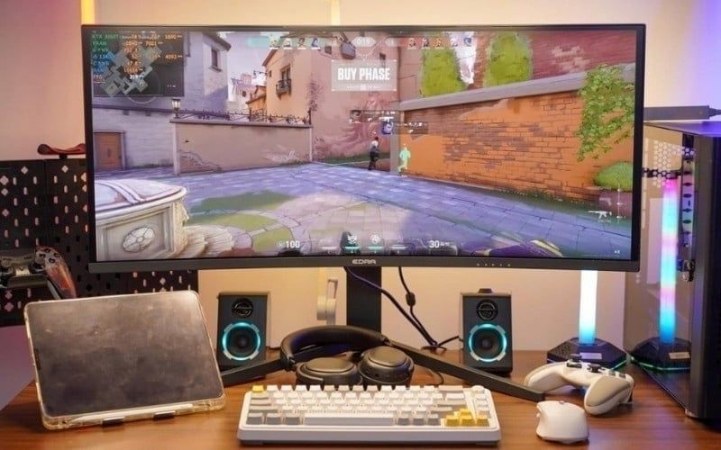 Màn 21:9 xem phim, chơi game đã mắt nhưng có viền đen khi xem nội dung chuẩn&nbsp;16:9