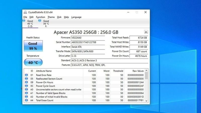 CrystalDiskInfo giúp bạn theo dõi tình trạng phần cứng