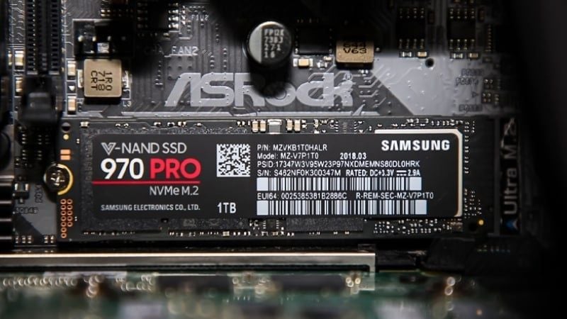 Lắp sai khe làm giảm băng thông SSD