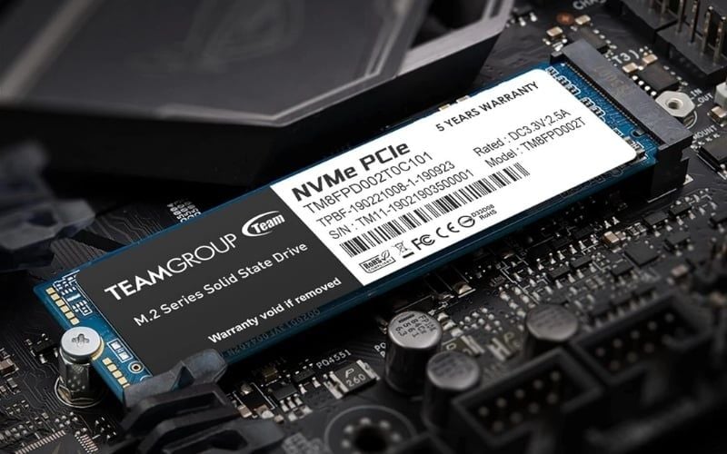 SSD TeamGroup dùng tản nhiệt Graphene mỏng, giúp giảm nhiệt và giữ tốc độ ổn định