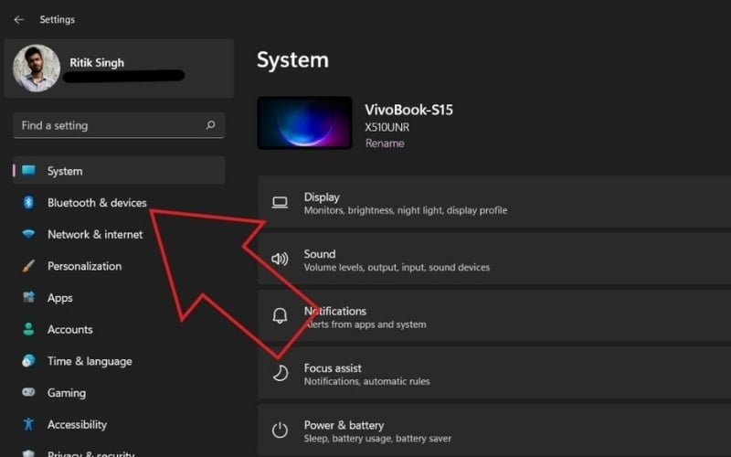 Tại thanh menu bên trái, tìm và chọn mục&nbsp;Bluetooth & devices