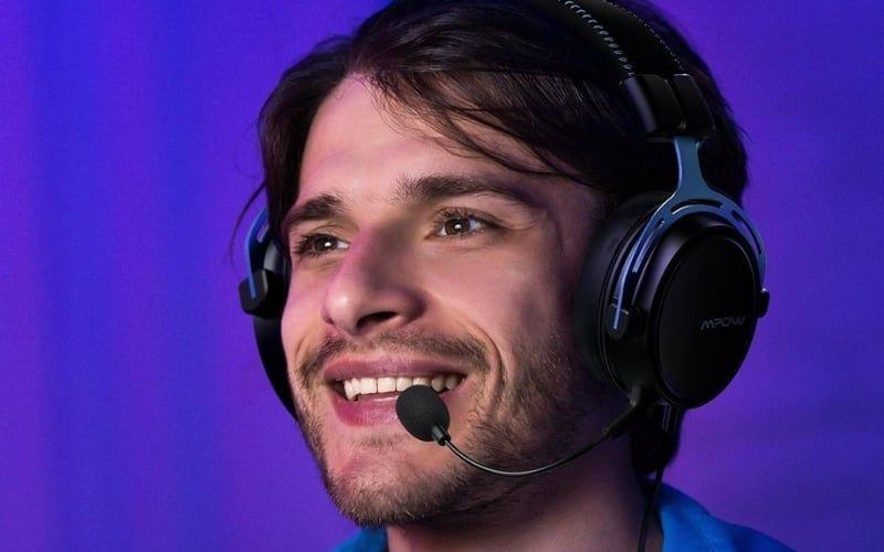 Tai nghe over-ear có thiết kế chụp kín toàn bộ vành tai