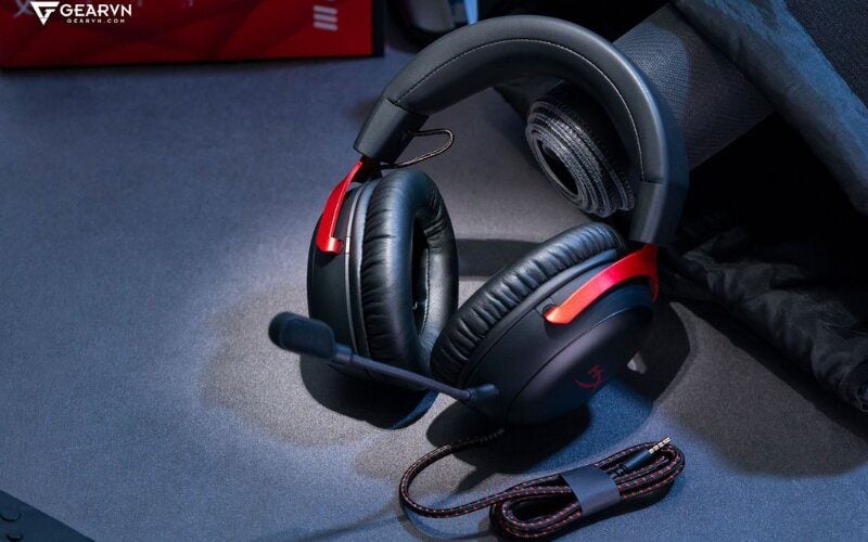 Ngồi phòng máy lạnh và cần sự tập trung cao,  tai nghe có đệm tai bọc da sẽ là lựa chọn tối ưu