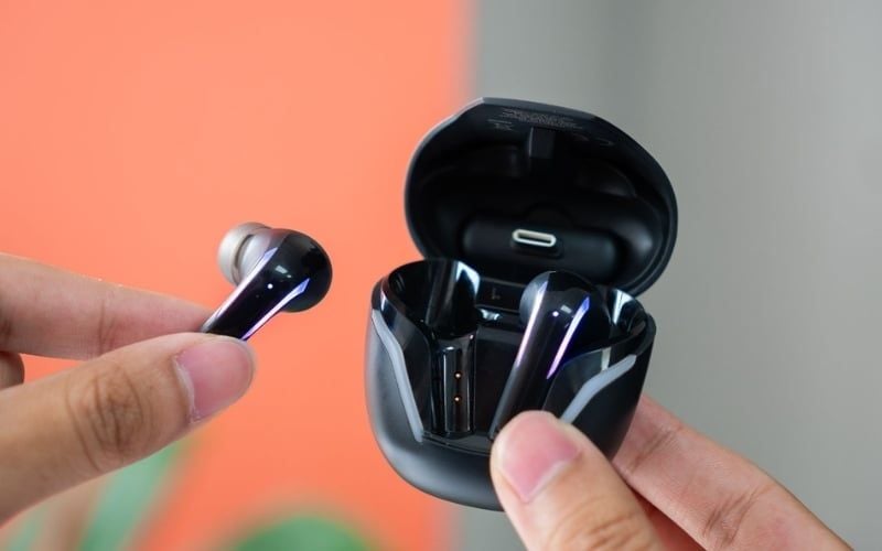 Học sinh và dân văn phòng nên chọn tai nghe TWS nhỏ gọn,&nbsp;tiện lợi