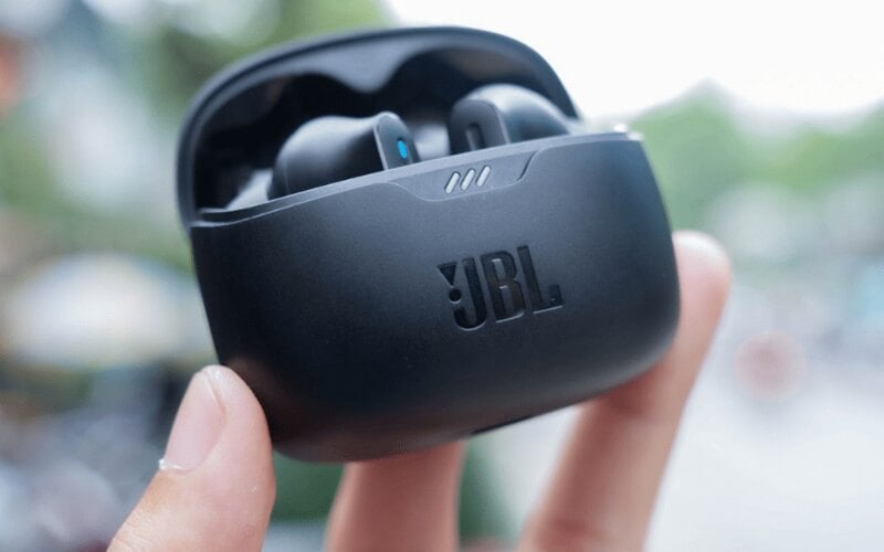 Tai nghe cho học sinh, sinh viên và dân văn phòng cân nhắc dòng JBL Tune, JBL Live