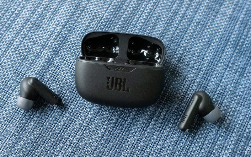 Người chơi thể thao cân nhắc dòng JBL Wave hoặc JBL Endurance