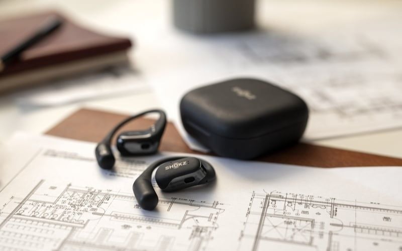 Air conduction dùng loa siêu&nbsp;nhỏ&nbsp;để định&nbsp;hướng luồng âm truyền thẳng vào tai