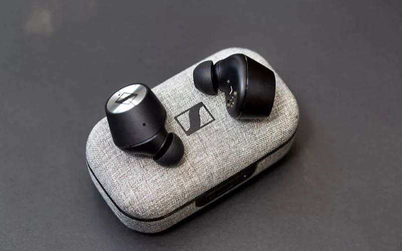 Tai nghe in-ear nhỏ gọn,&nbsp;cách âm tốt, tiện di chuyển, phổ biến ở tai nghe TWS