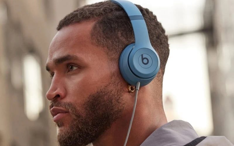 Tai nghe on-ear nhẹ, gọn nhưng cách âm&nbsp;kém và dễ gây đau mỏi khi dùng lâu