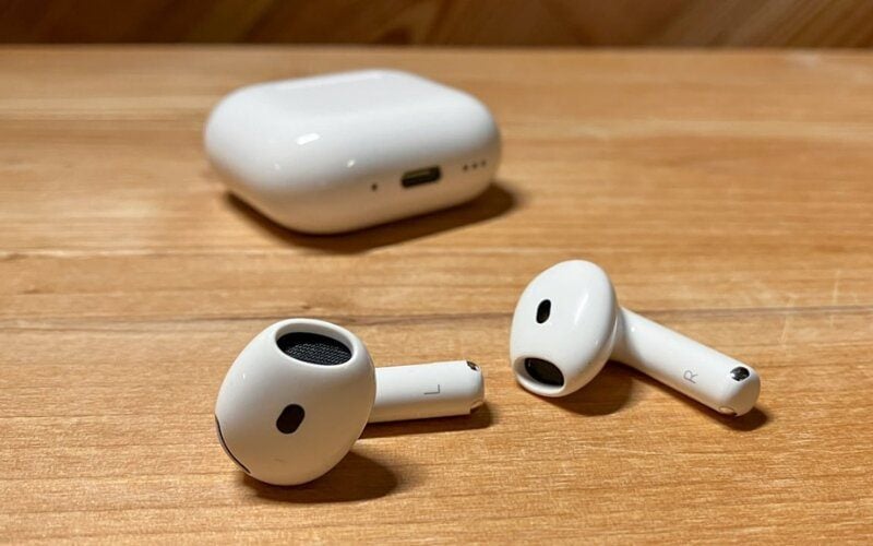 Nhân viên văn phòng, doanh nhân nên chọn các dòng TWS cao cấp từ Sony hoặc Apple AirPods