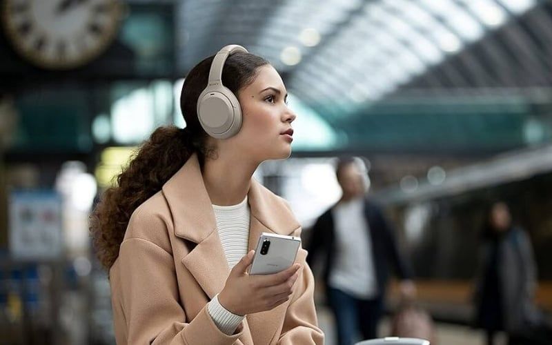 Tai nghe over-ear&nbsp;trùm kín tai giúp&nbsp;cách âm tối ưu
