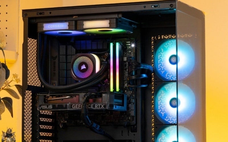 Card đồ họa và CPU đủ mạnh để xuất ra số khung hình (FPS) cao tương xứng với tần số quét của màn hình