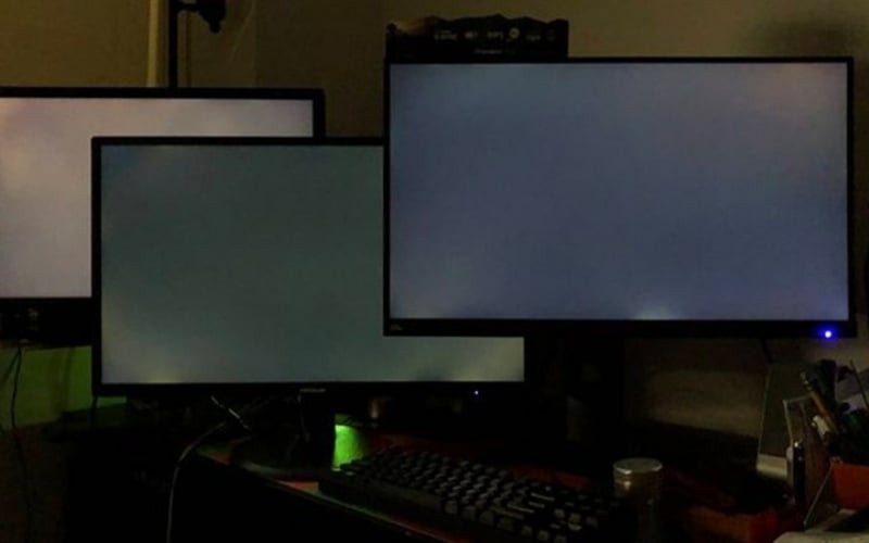 Màn hình bị hở sáng ở các góc