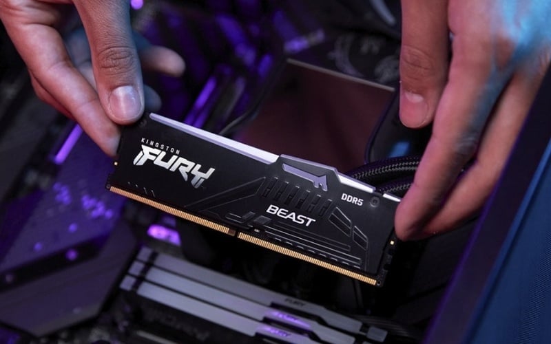 RAM lưu trữ tạm thời các dữ liệu mà CPU cần truy cập và xử lý ngay lập tức