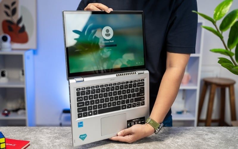 Laptop xoay gập linh hoạt, nhẹ, có cảm ứng và bút, tiện dụng trong&nbsp;nhiều tình huống