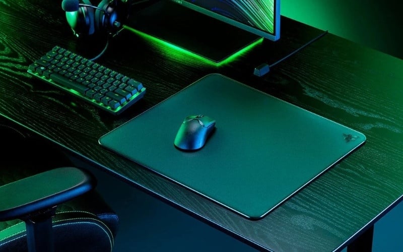 Nên sử dụng bàn di chuột (mousepad) để bảo vệ feet không bị mài mòn