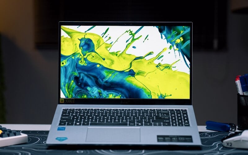 Sinh viên khối kinh tế, ngoại ngữ và xã hội nên chọn laptop trọng lượng nhẹ