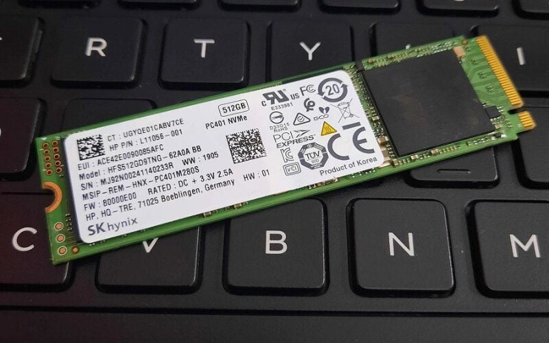 Với ổ cứng 512GB SSD, người dùng có thể cài trọn bộ ứng dụng văn phòng và phần mềm Adobe cơ bản