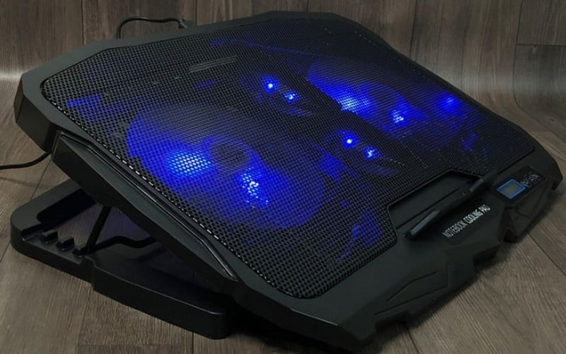 Sử dụng giá đỡ hoặc đế tản nhiệt để tăng cường luồng khí lưu thông