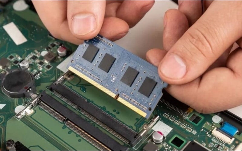 Nên chọn laptop có dung lượng RAM 16GB chạy Dual Channel