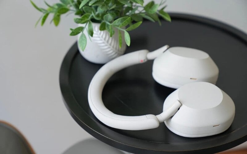 Tai nghe over-ear Sony WH-1000XM5