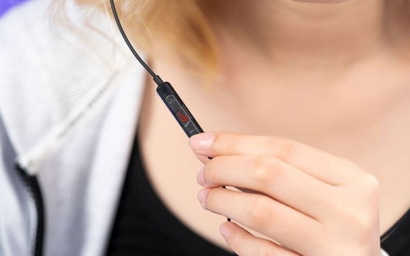Tai nghe in-ear gaming thường được trang bị micro tích hợp chống ồn