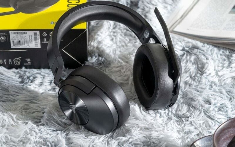 Ưu tiên các dòng tai nghe dưới 300g để giảm áp lực lên đỉnh đầu và cổ