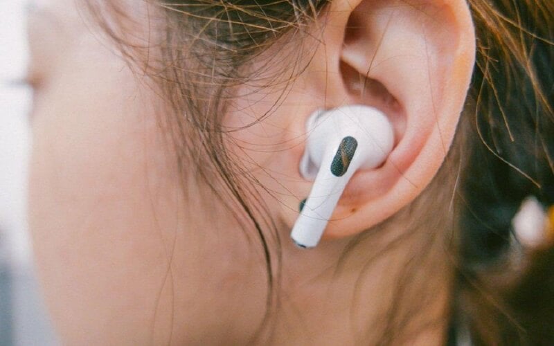 Tai nghe in-ear có đệm silicon giúp cách âm tốt