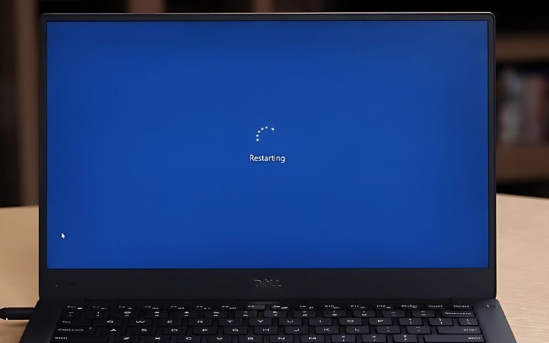 Bạn nên thử khởi động lại laptop khi touchpad gặp lỗi