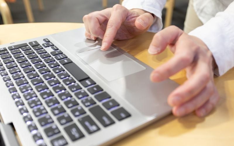 Touchpad là lựa chọn tối ưu cho sự linh hoạt và gọn nhẹ