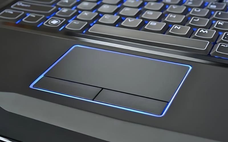 Touchpad là một bề mặt cảm ứng phẳng được tích hợp trên laptop