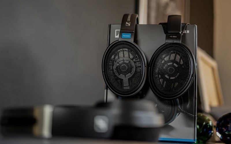 Tai nghe trở kháng cao cho&nbsp;âm chi tiết, ít nhiễu&nbsp;nhưng khó dùng trực tiếp với điện thoại