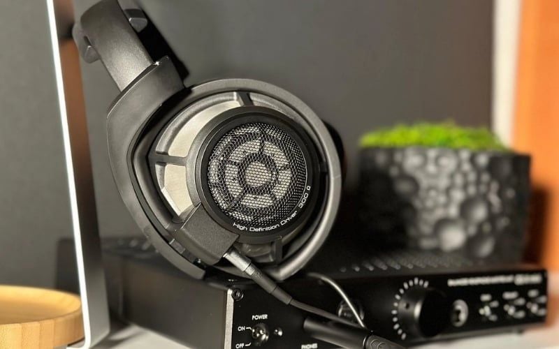 Người làm âm thanh chuyên nghiệp nên chọn tai nghe trở kháng từ 80 Ohm trở lên