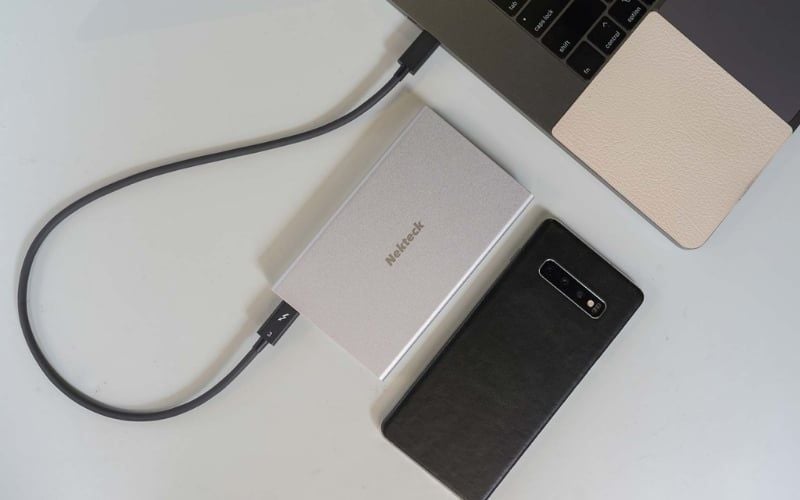 Laptop cần dùng box SSD&nbsp;(SATA hoặc M.2 NVMe) để kết nối qua USB