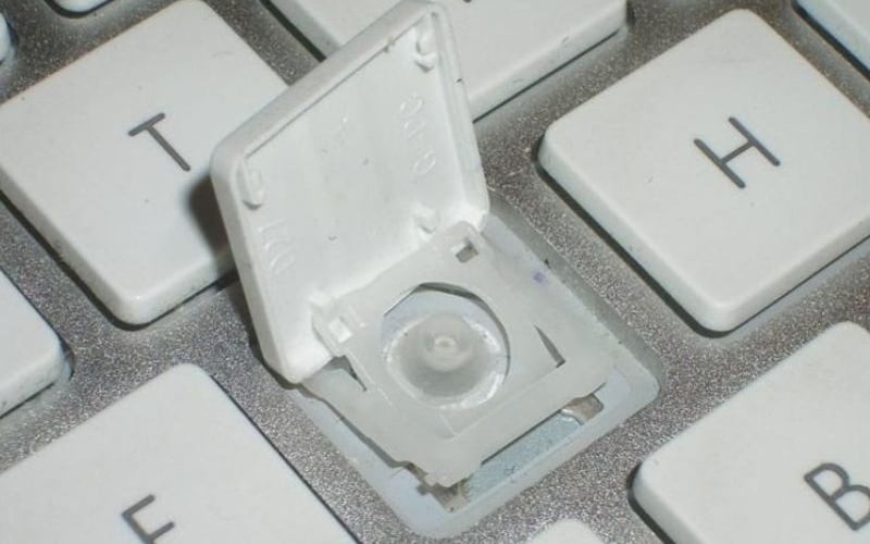 Không tự ý tháo phím khi không có chuyên môn kỹ thuật