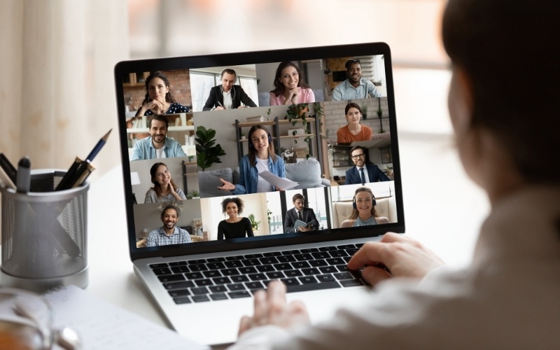 Webcam là thiết bị không thể thiếu cho các buổi học và cuộc họp trực tuyến