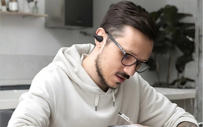 Tai nghe&nbsp;không được trang bị công nghệ ANC, khó nghe trong môi trường nhiều tạp âm