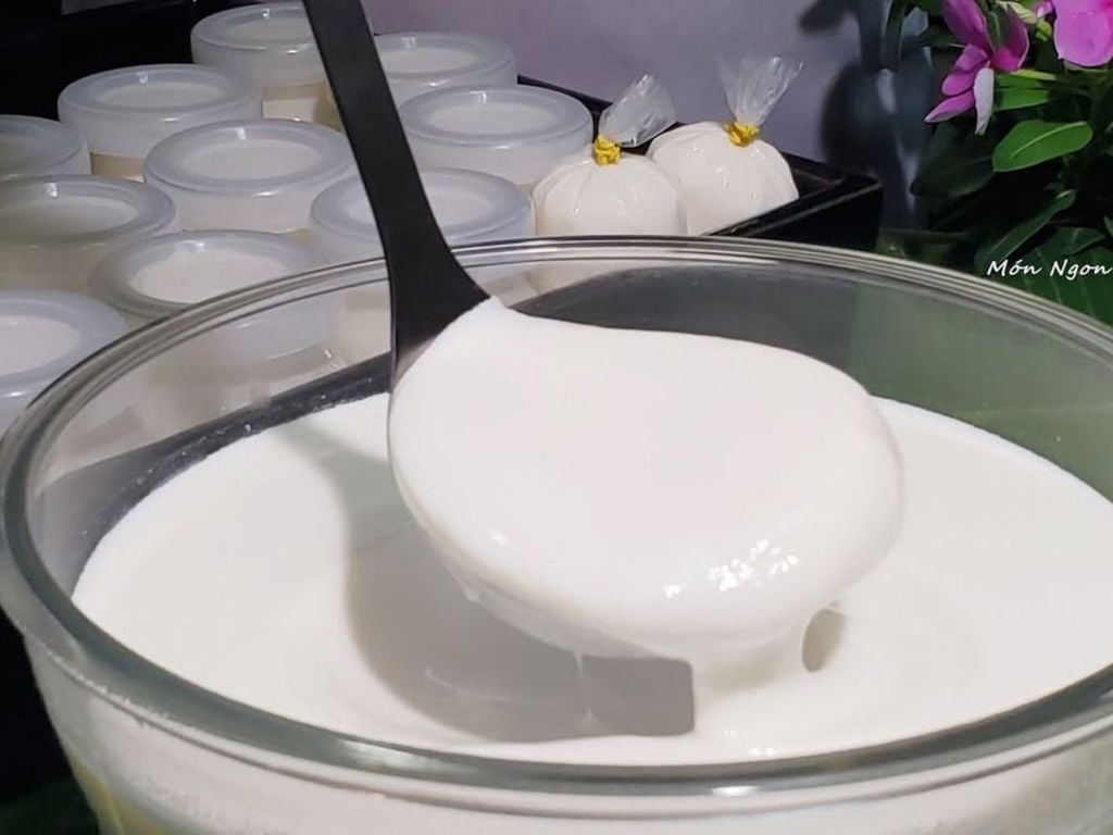 bước 1 trộn hỗn hợp sữa chua