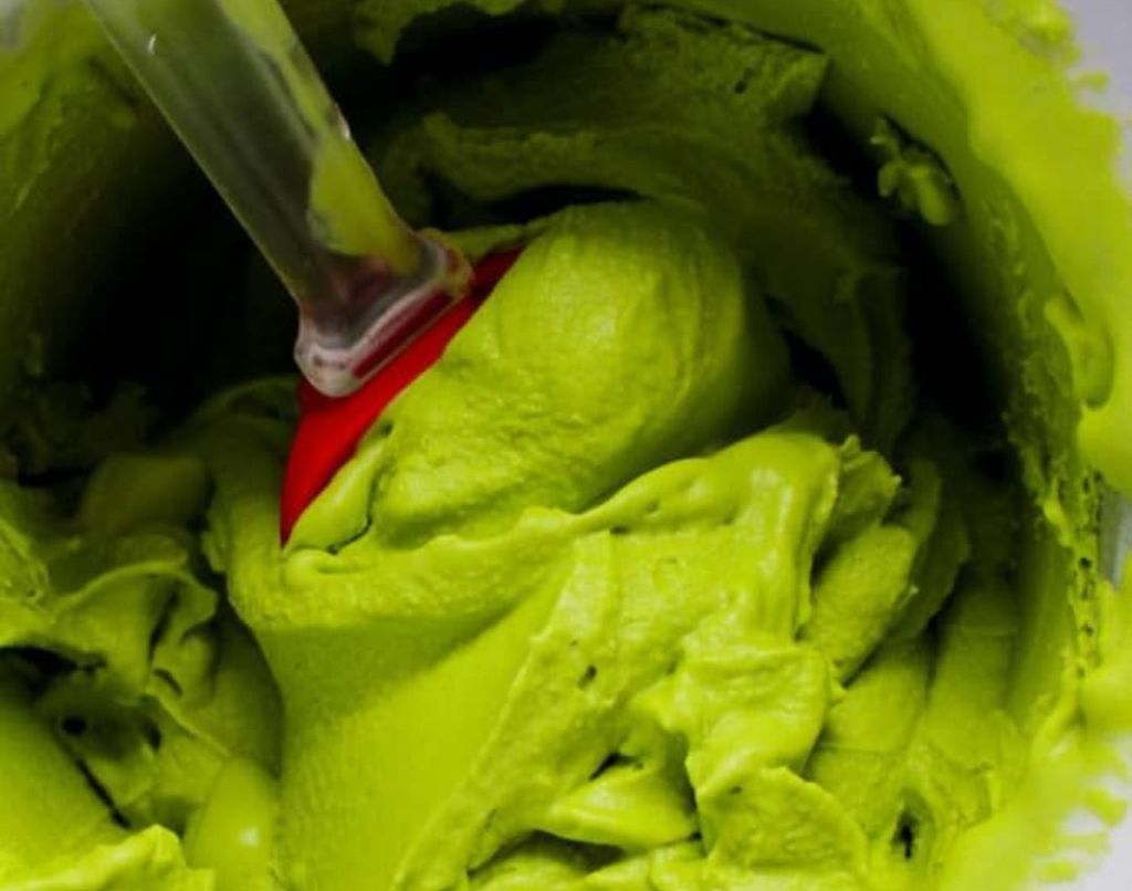 cách làm kem bơ tại nhà trộn hỗn hợp