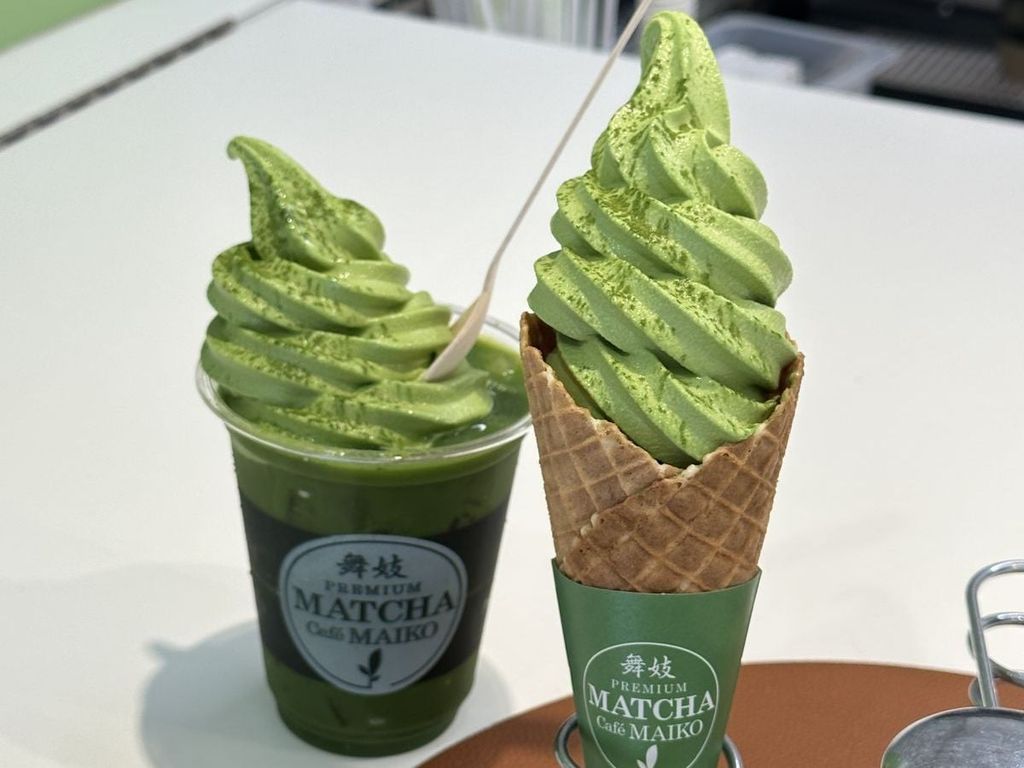 chiết kem matcha phục vụ khách