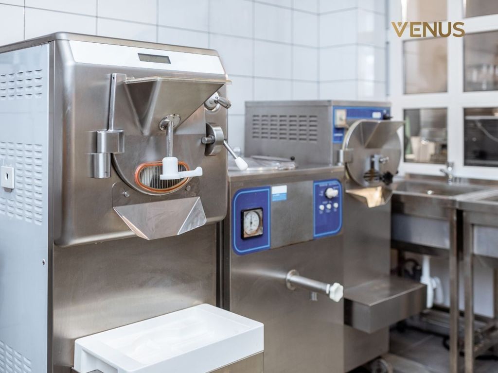 cách vệ sinh máy làm kem cứng đúng chuẩn