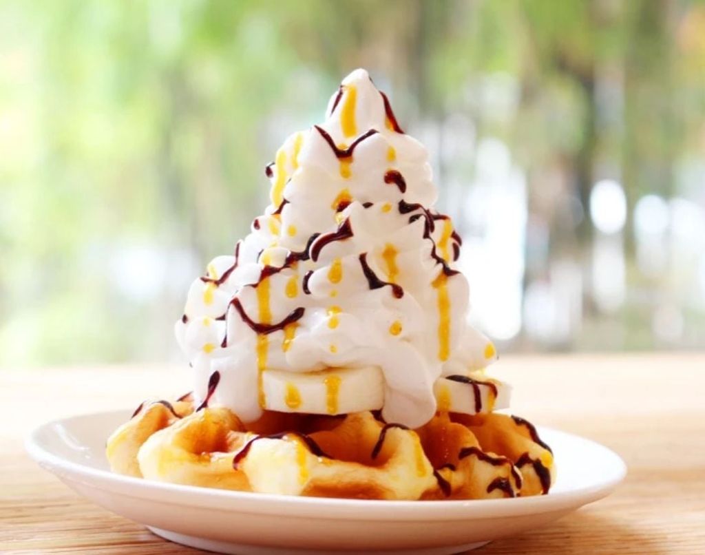 kem tươi với bánh