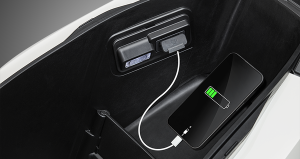 cổng sạc usb trên Air Blade Marvel