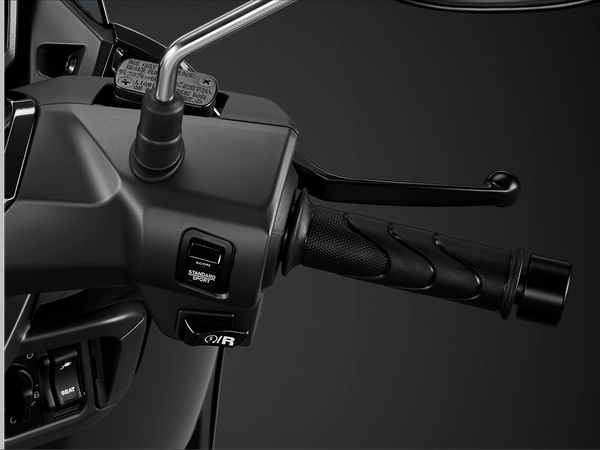 Cụm điều khiển và chế độ lái trên Honda UC3